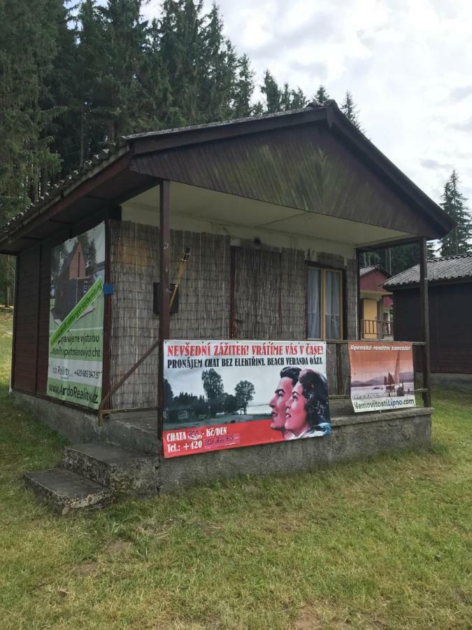 ホテルRetro Chaty U Plaze Lipno Černá v Pošumaví エクステリア 写真