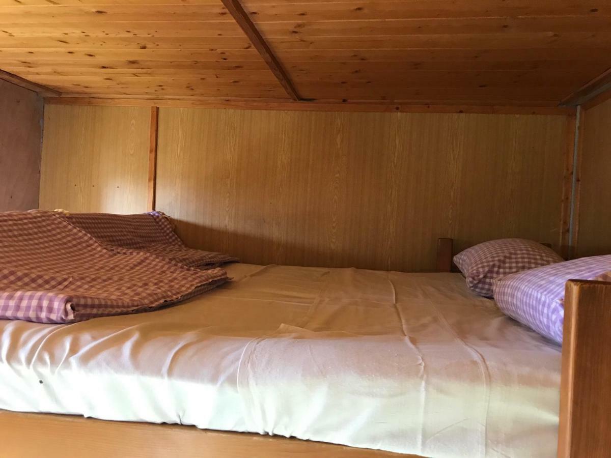 ホテルRetro Chaty U Plaze Lipno Černá v Pošumaví エクステリア 写真